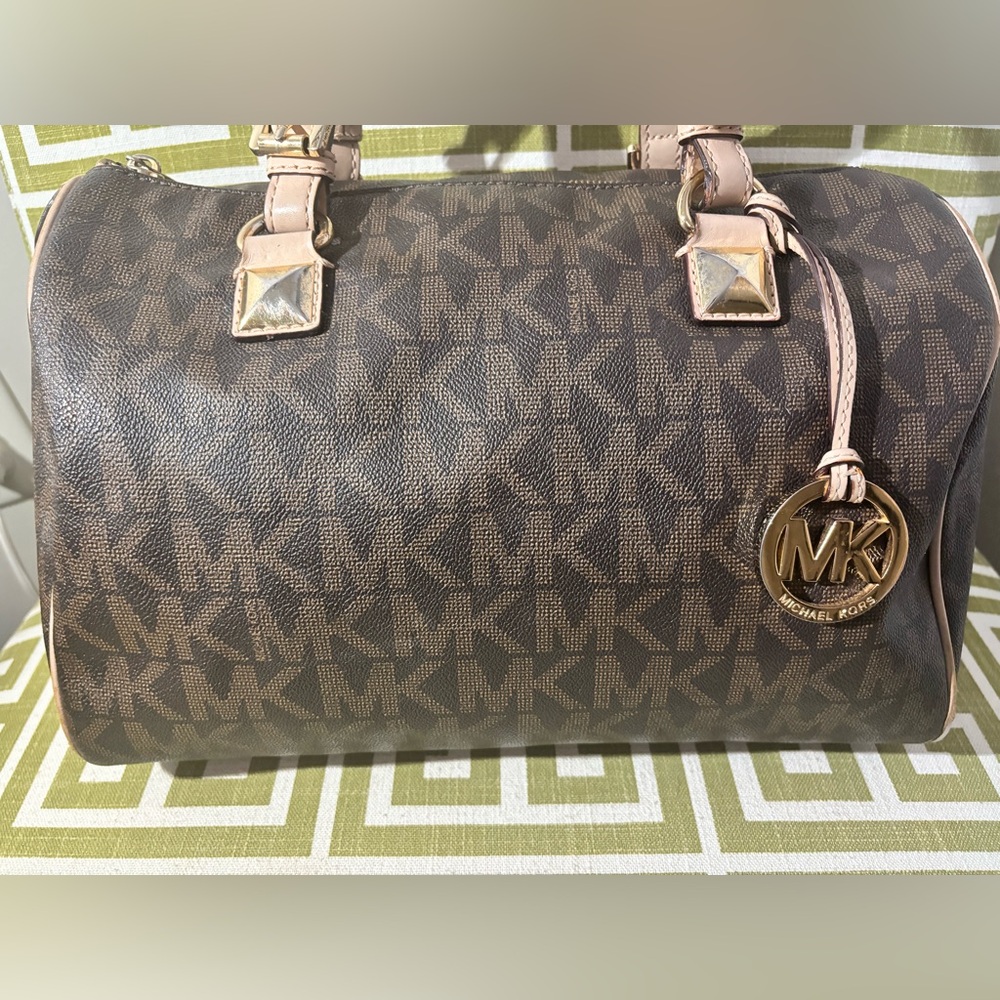 3PC Michael Kors Grayson Signature Monogram Satchel, Wristlet, & Dust Bag - Picture 6 of 14